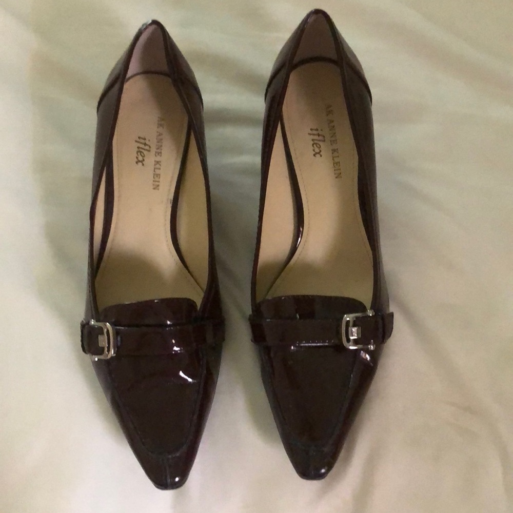 Woman’s size 7 shoes